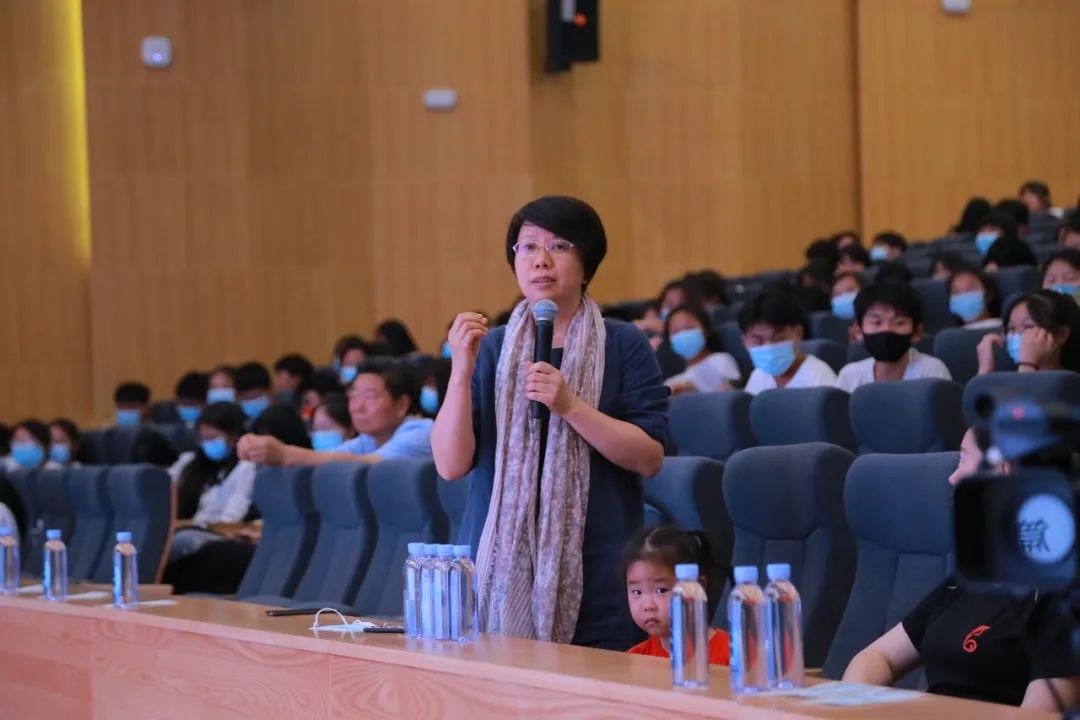钟灵讲坛第十讲|香港妇产科学院院士刘子建教授专题分享：生命——来之不易