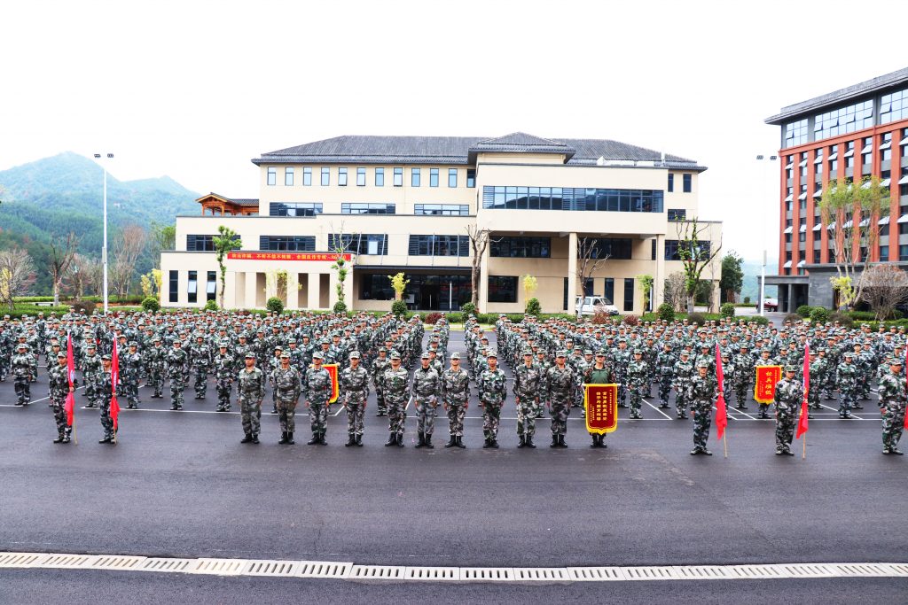 和君职业学院隆重举行首届新生军训结营仪式
