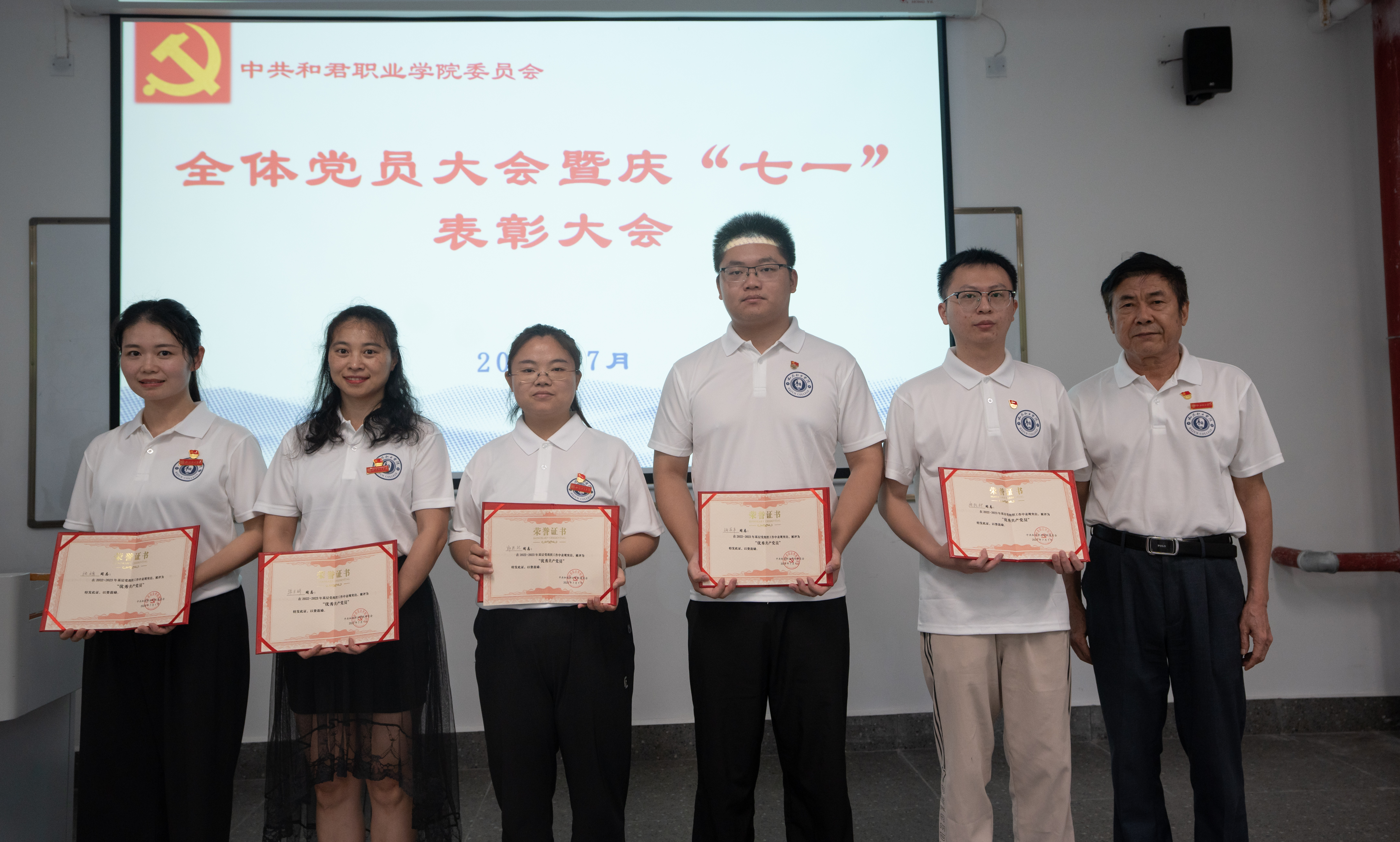 躬耕教坛 强国有我 | 赣州市巾帼建功标兵——张嫣