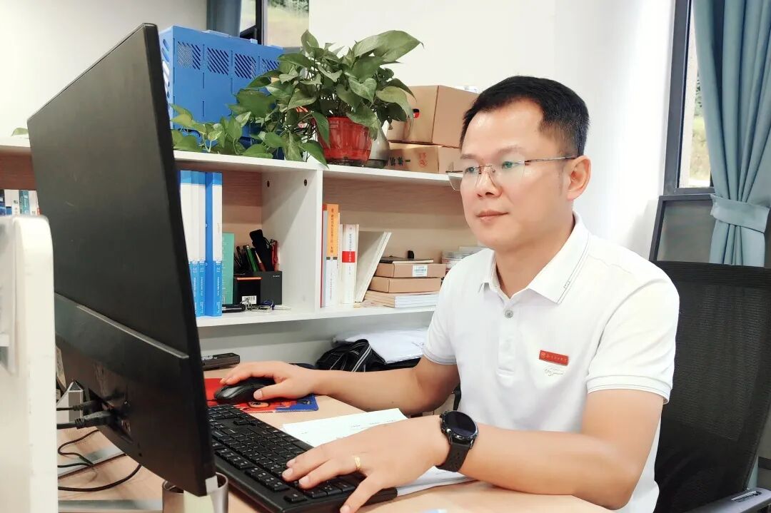 致敬榜样!和君职业学院6位教师荣获会昌县教育基金会表彰