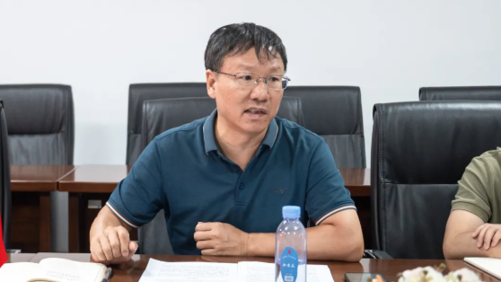 我校举办论文写作技巧与成果转化交流活动