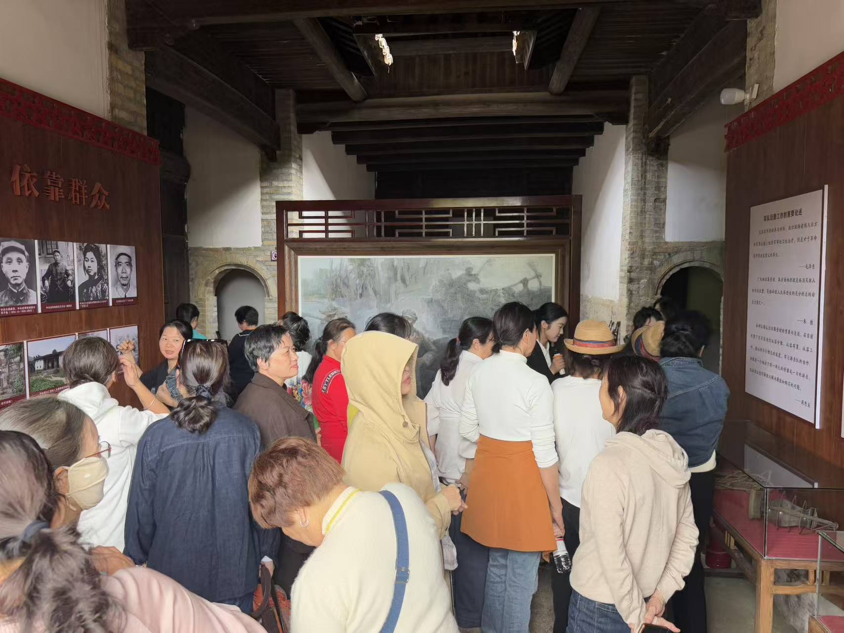 银龄研学暖重阳,法律护航乐晚年 ——和君职业学院联合赣州开放大学开展 “红色康养・乐学乐游” 主题研学活动