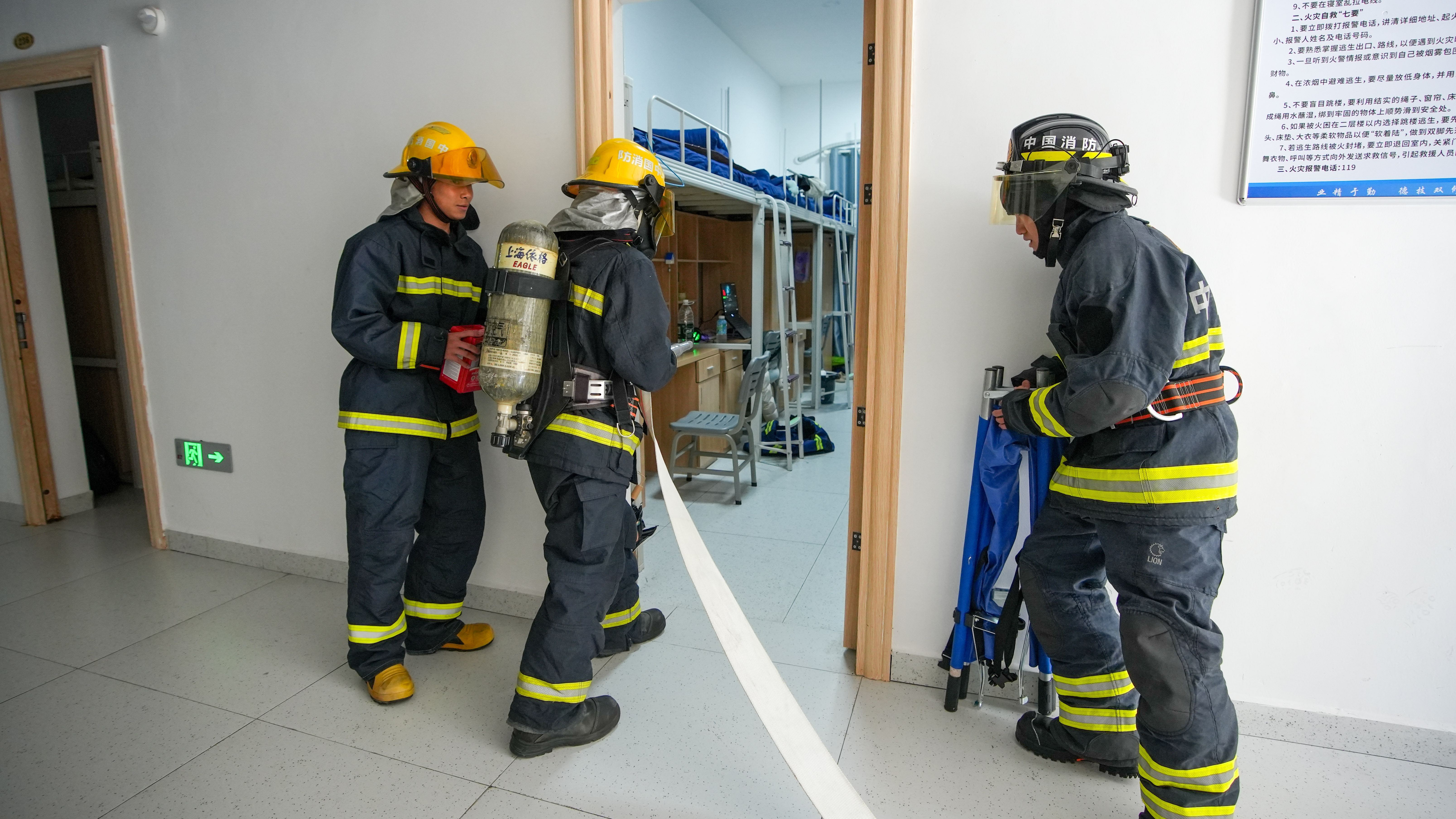 筑牢校园安全“防火墙”——我校开展消防应急疏散演练暨消防安全月活动