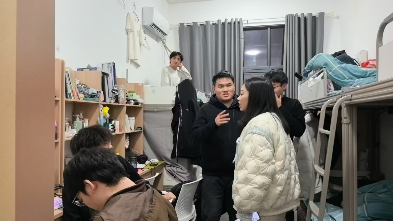 全力筑牢校园安全防线 ——我校开展学生宿舍安全突击检查