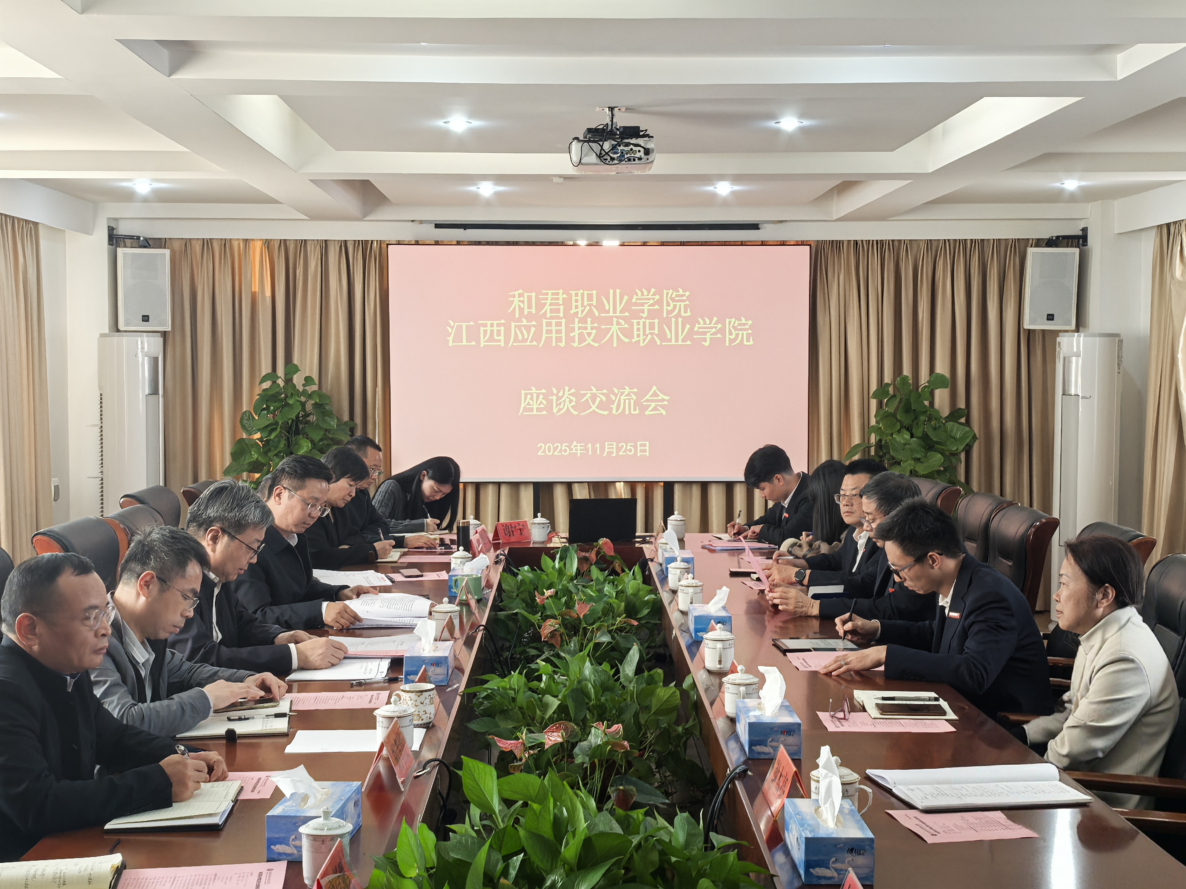 我校与江西应用技术职业学院举行合作协议落地座谈会