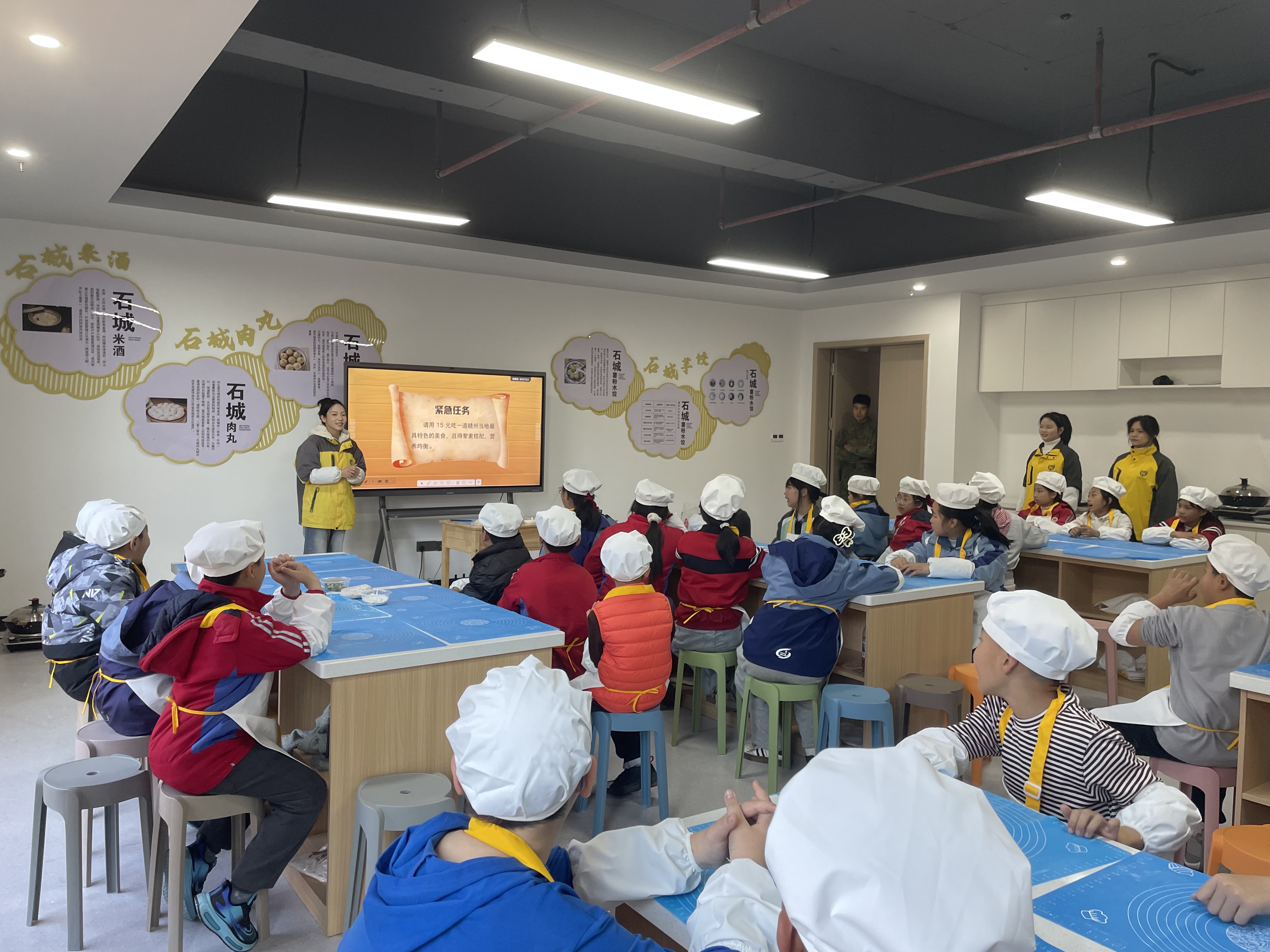 教学相长强能力 知行合一育新苗 ——现代服务业产业学院2024级研学学生开展特色实践活动