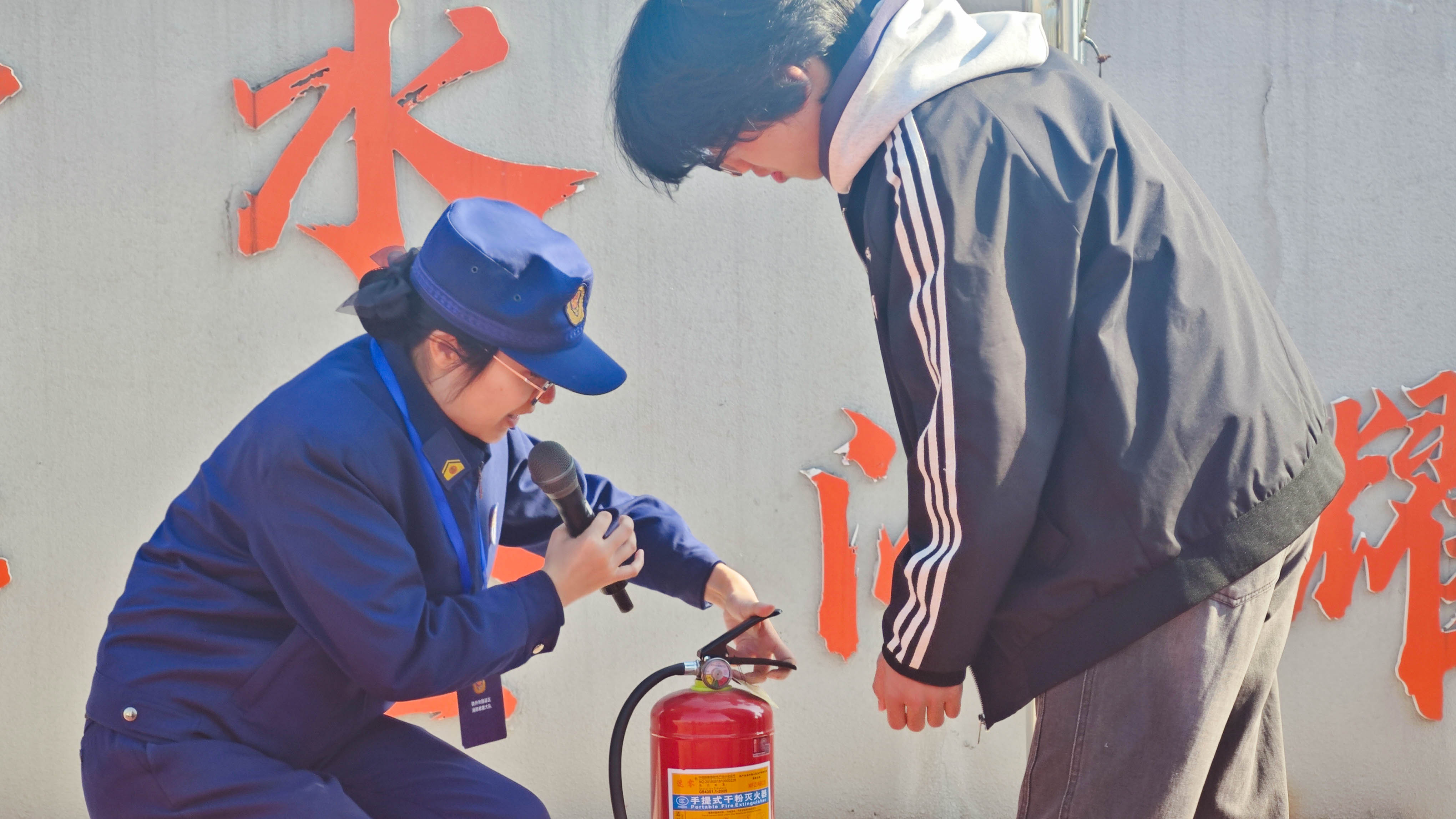 稀金产业学院举行2025年下半年消防应急疏散演练