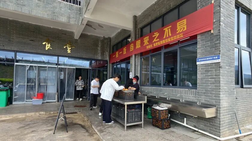 光盘有好礼，文明伴食光——我校两校区食堂启动“光盘行动・餐后有礼”主题活动