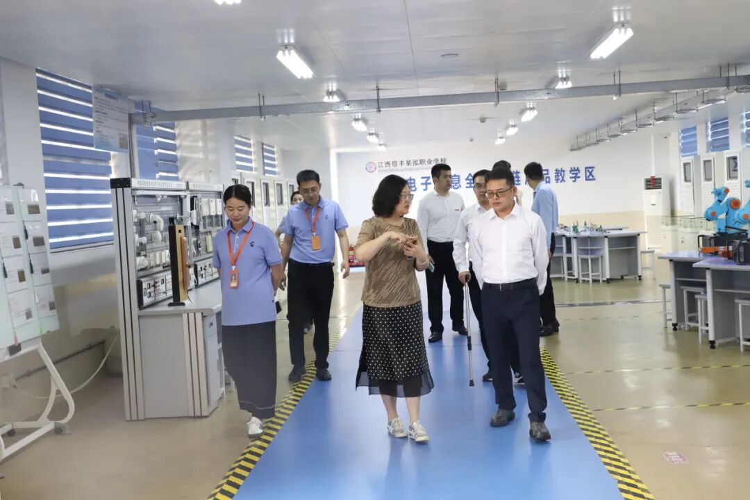 副校长阮南山一行赴信丰星泓职业学校参观交流
