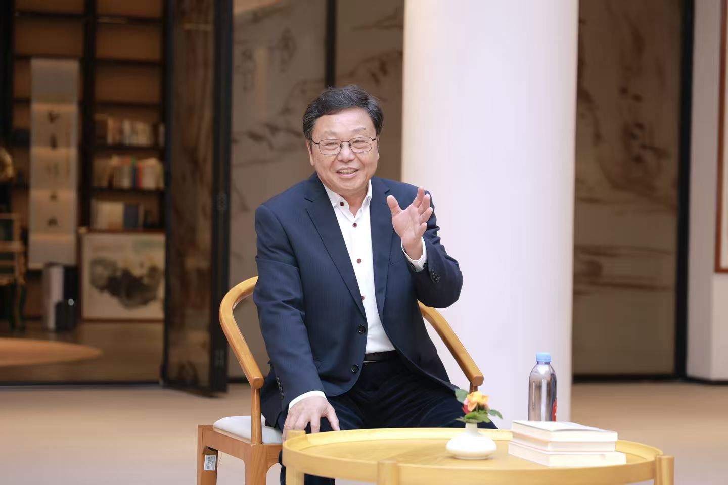 现代服务业产业学院系列读书活动之“三度书院·晒书雅集”成功举办