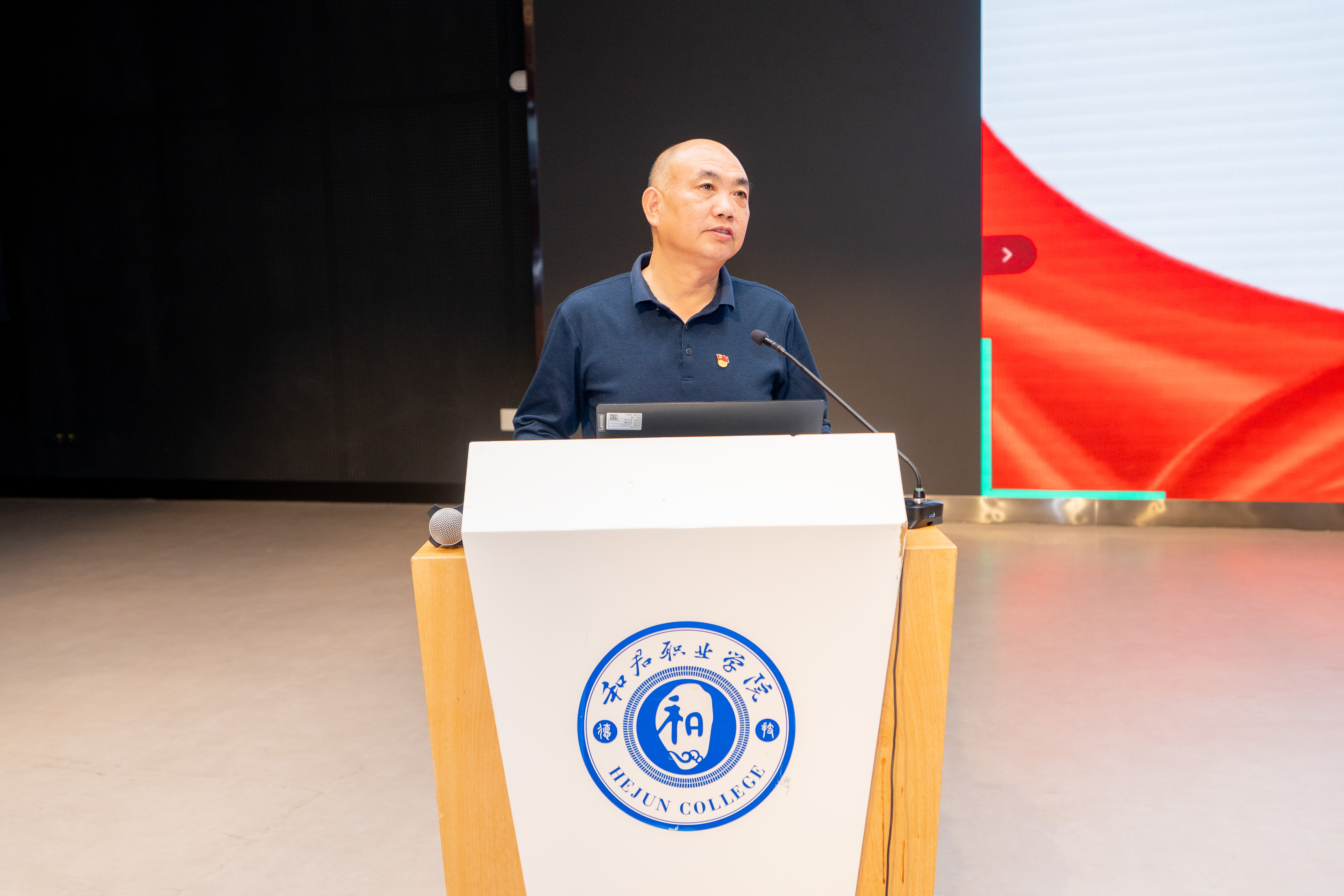校党委多期培训班同步开班 王德平作开班动员暨专题辅导