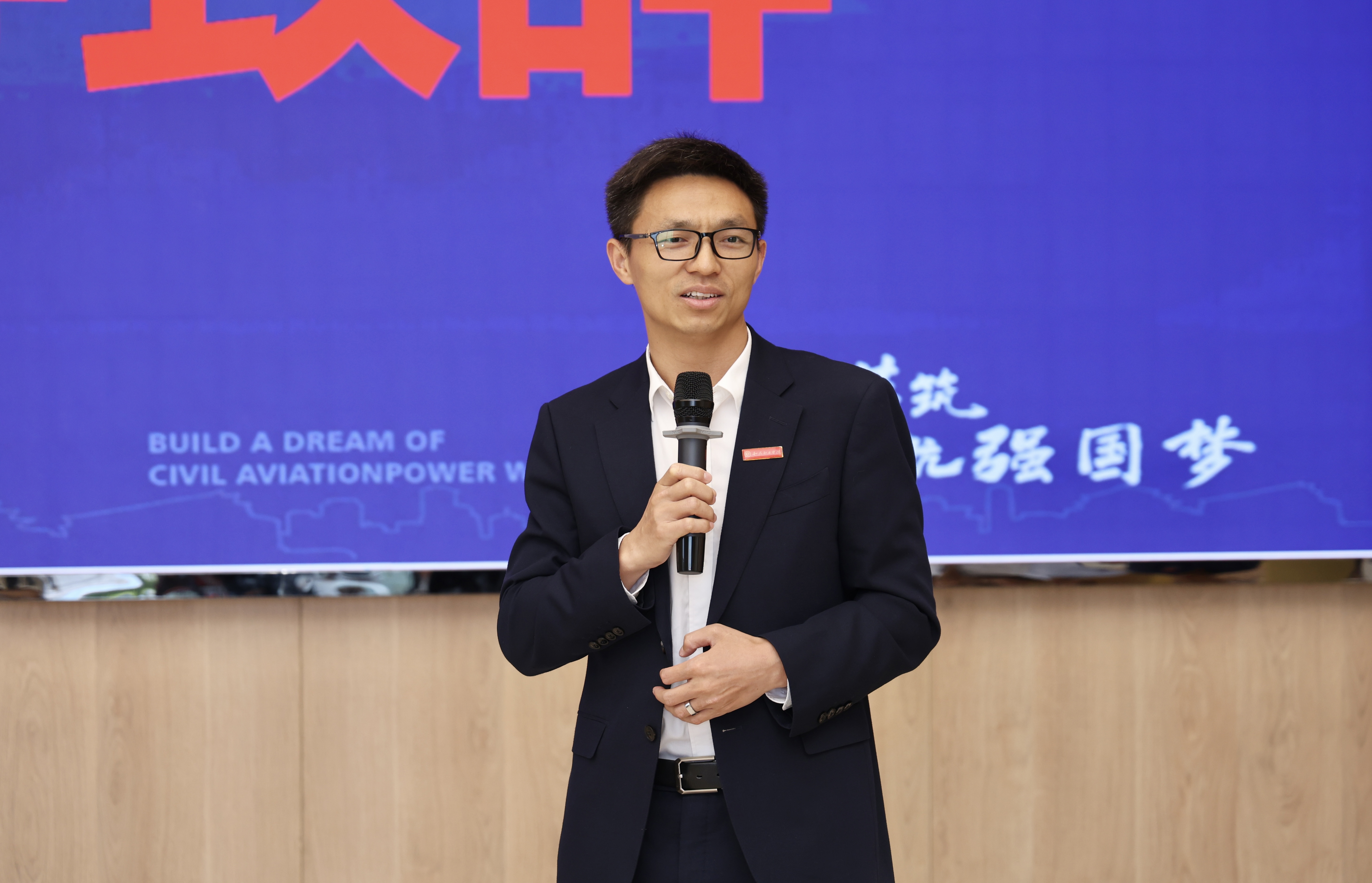 技能成才 智驭低空｜我校低空经济产业学院职业教育活动周启幕