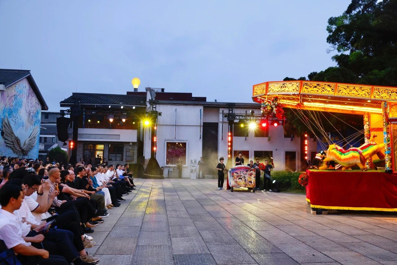 非遗润校园｜“线狮少年”惊艳亮相我校戏剧小镇校区