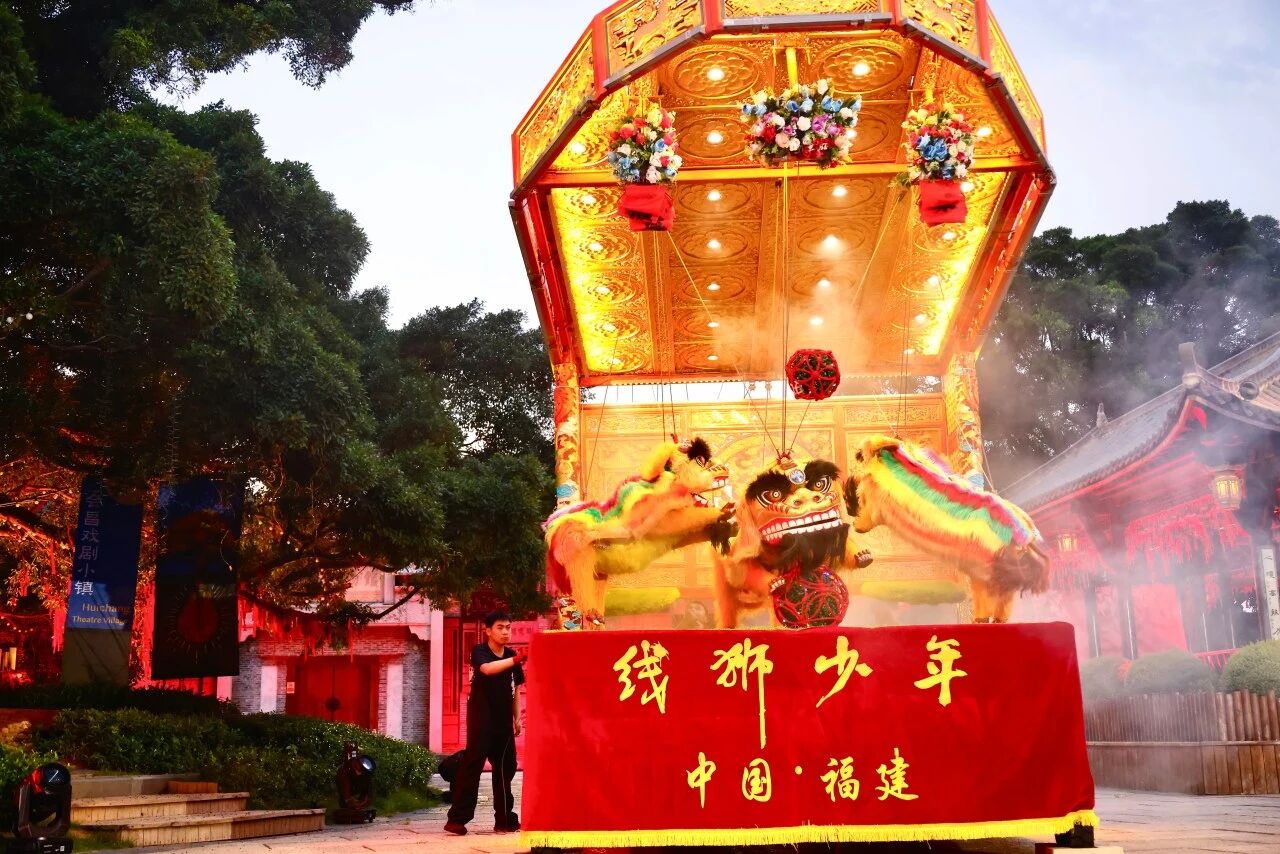 非遗润校园｜“线狮少年”惊艳亮相我校戏剧小镇校区