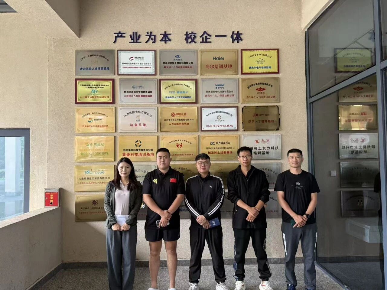 赣州乒燃体育乒乓球俱乐部来校开展宣讲招聘活动