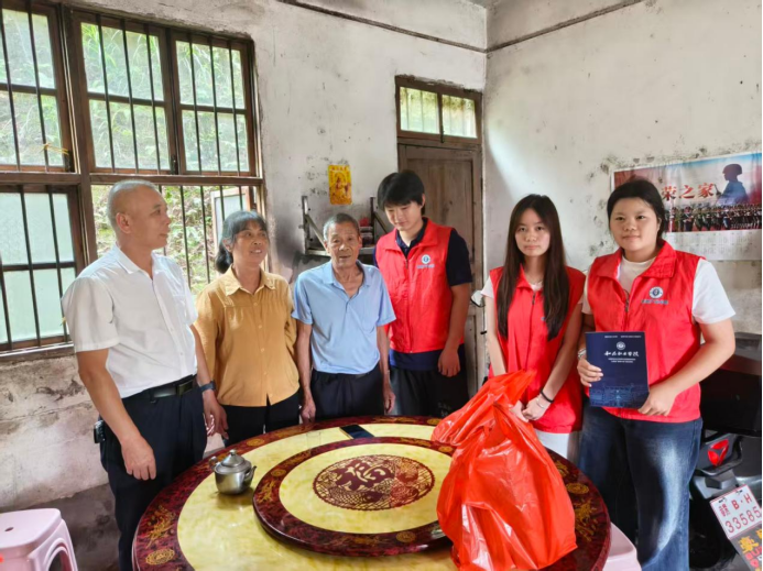 端午情浓暖民心 党建共建传温情——我校开展端午主题志愿服务活动