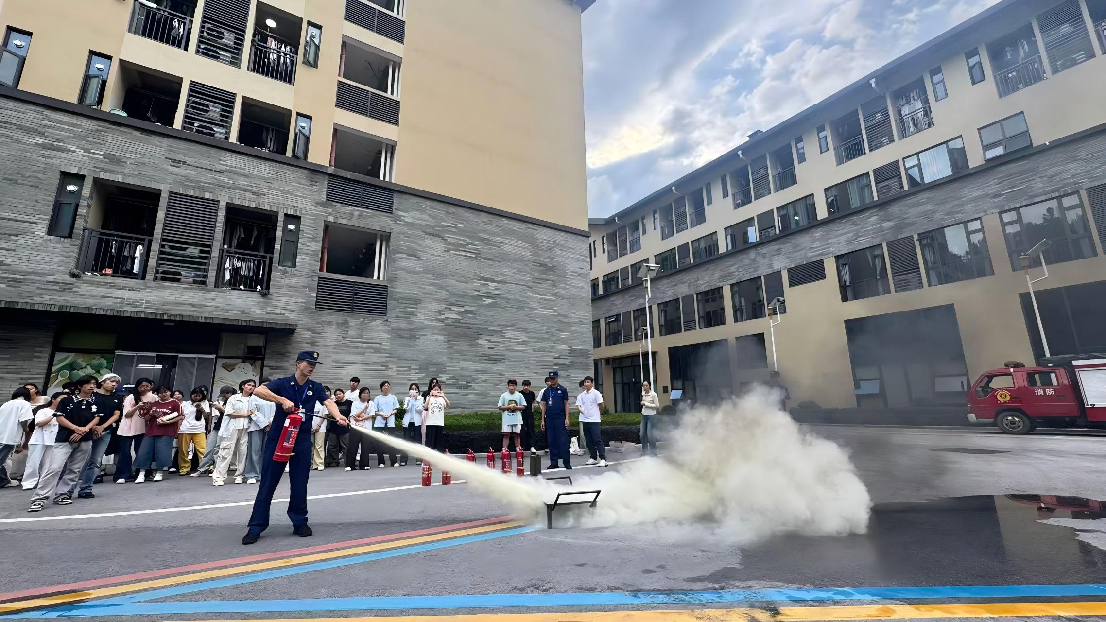 我校开展消防知识宣讲暨实操培训