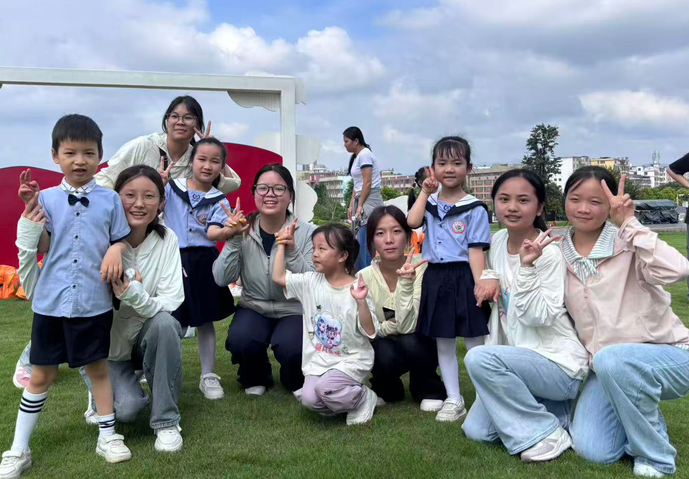 一元闯市井 实践炼青春 ——我校学子在于都街区开启超燃城市生存挑战