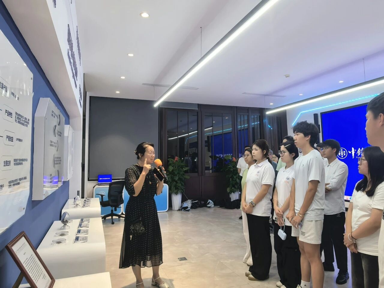 我校与中铪特新材料有限公司开展订单班培养选拔活动