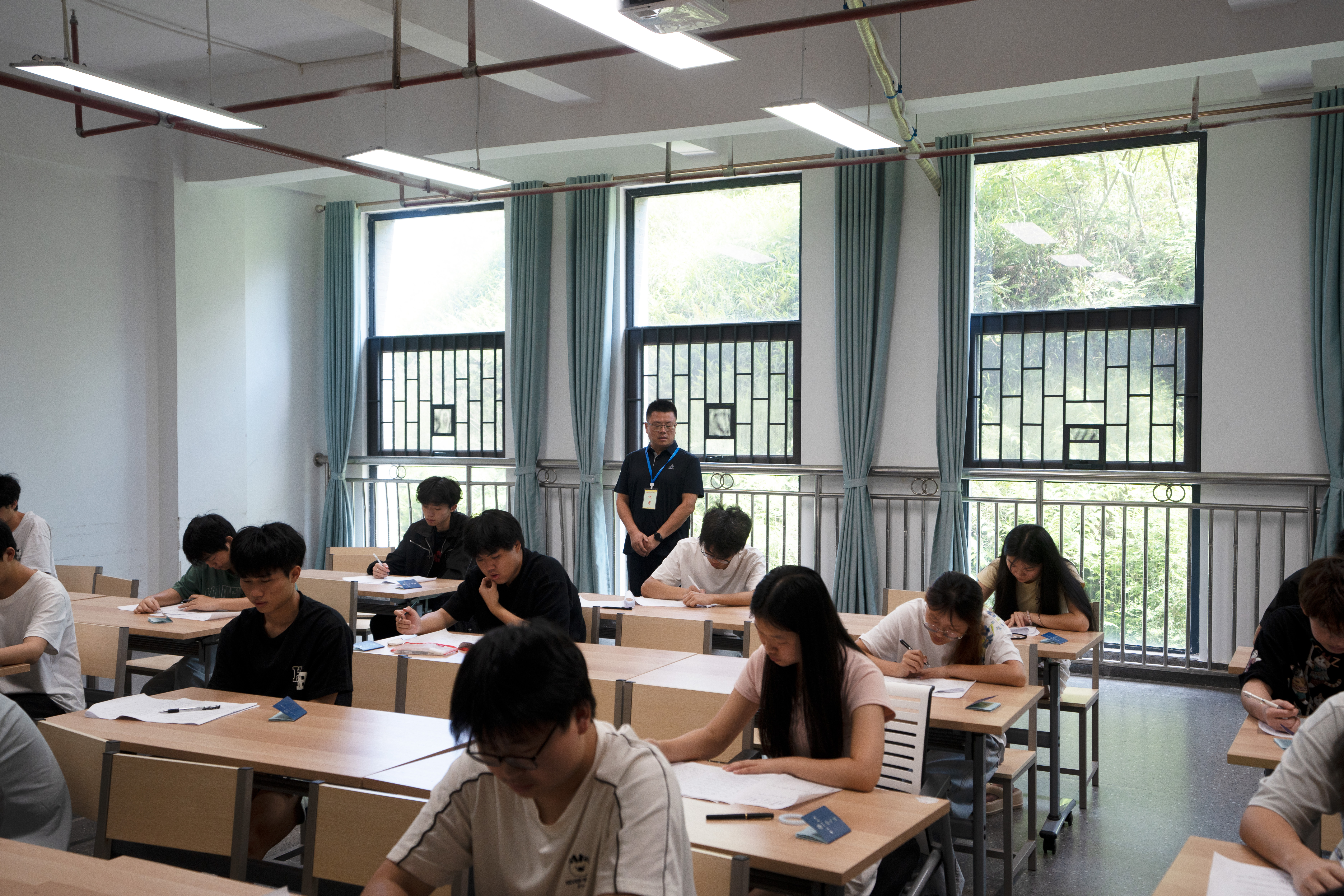 抓实考务细节 涵养优良校风—— 我校2025-2026学年第二学期期末考试圆满收官