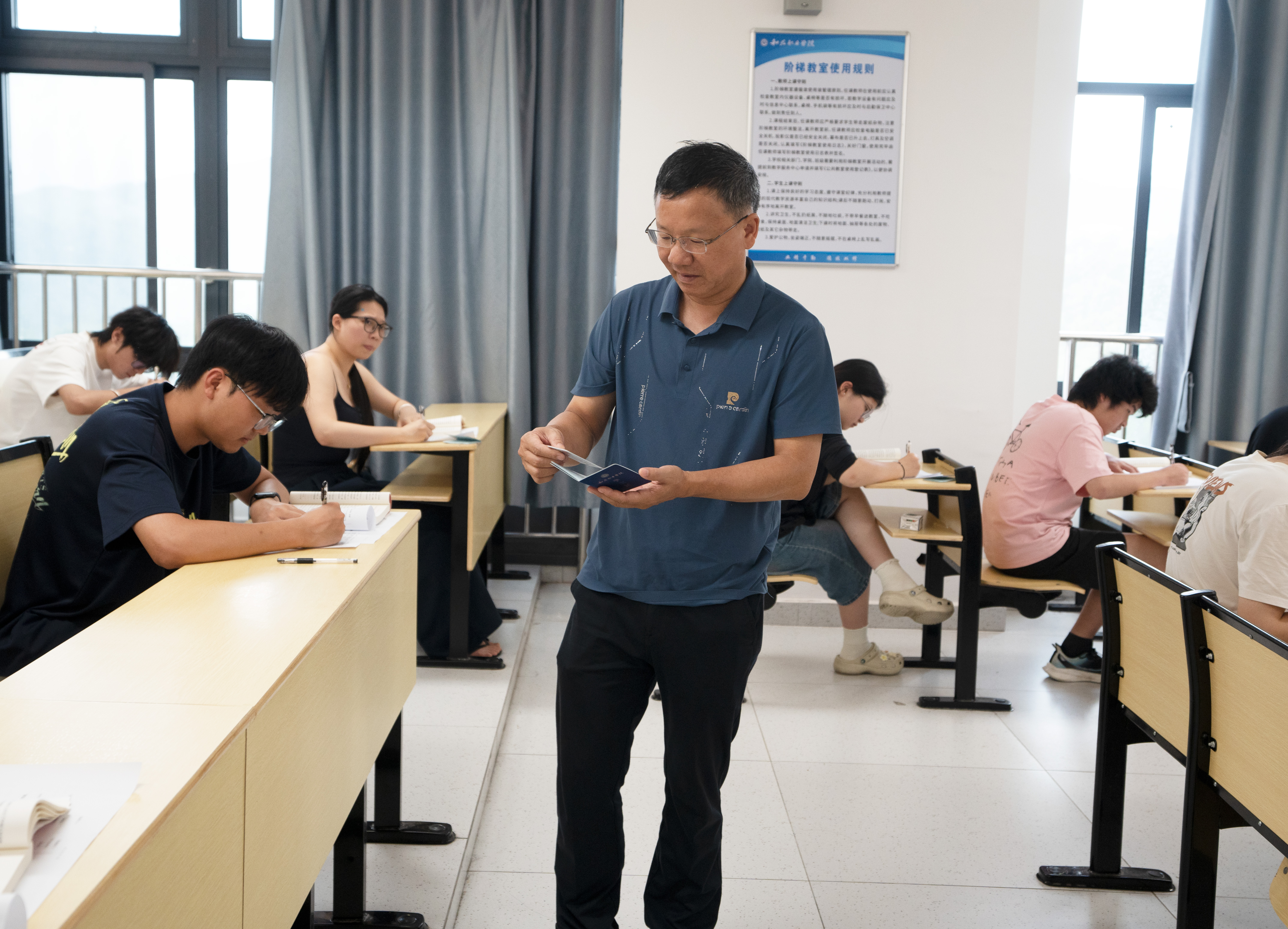 抓实考务细节 涵养优良校风—— 我校2025-2026学年第二学期期末考试圆满收官