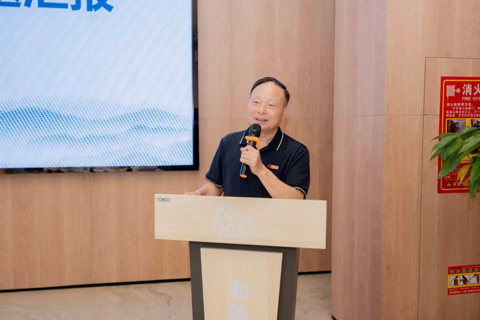 师生同台话教改创新——我校现代服务业产业学院召开期末教学工作专题汇报会