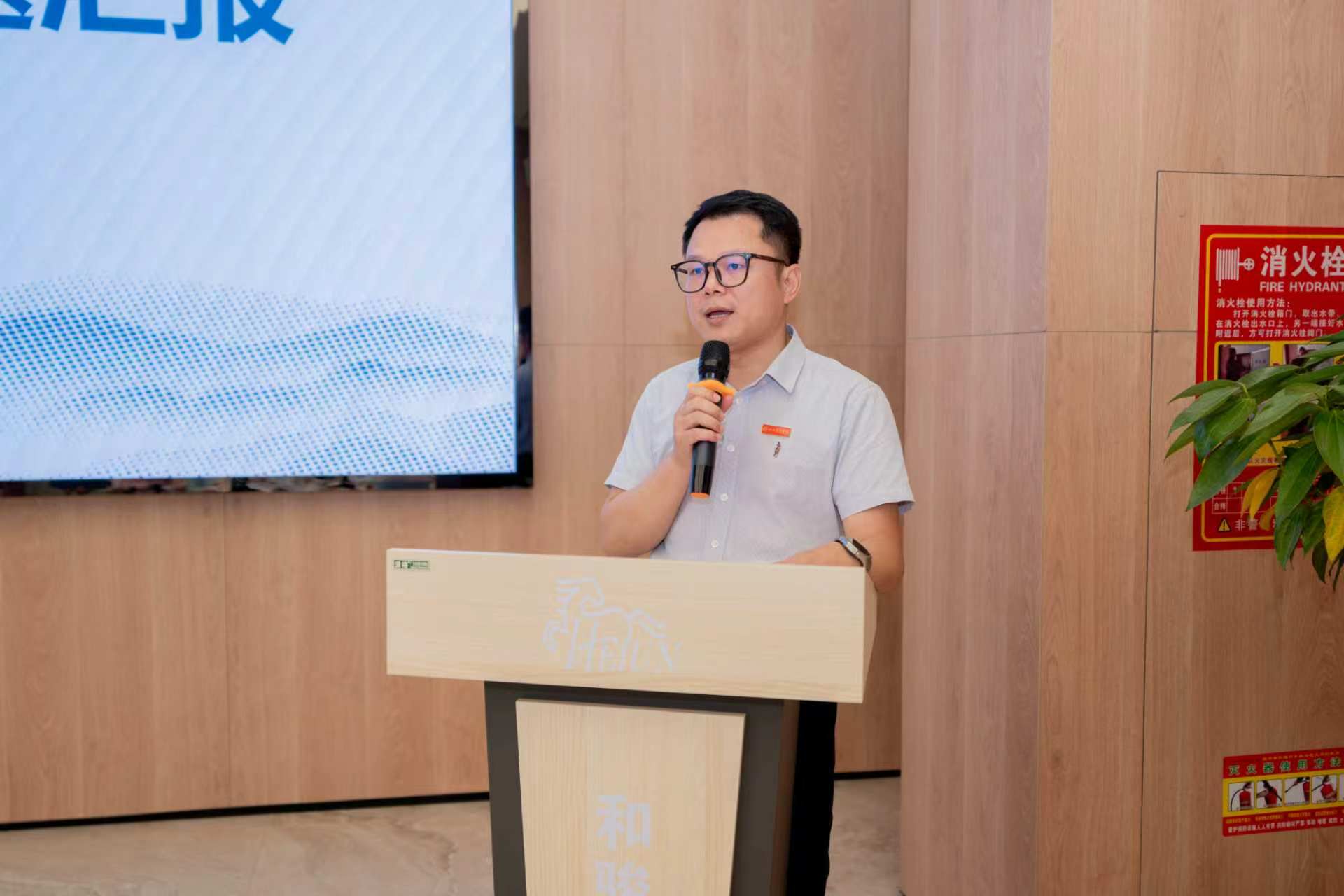 师生同台话教改创新——我校现代服务业产业学院召开期末教学工作专题汇报会