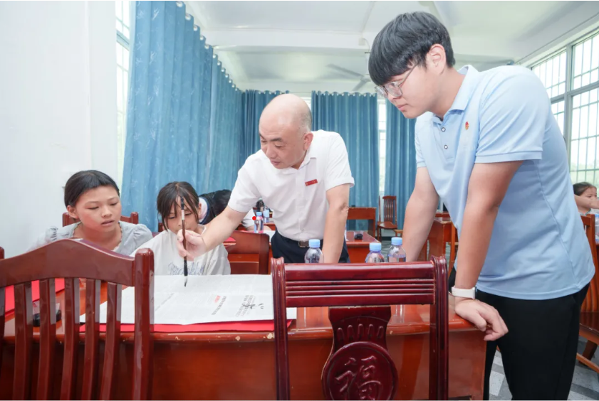 王德平一行走访慰问暑期“三下乡”社会实践团