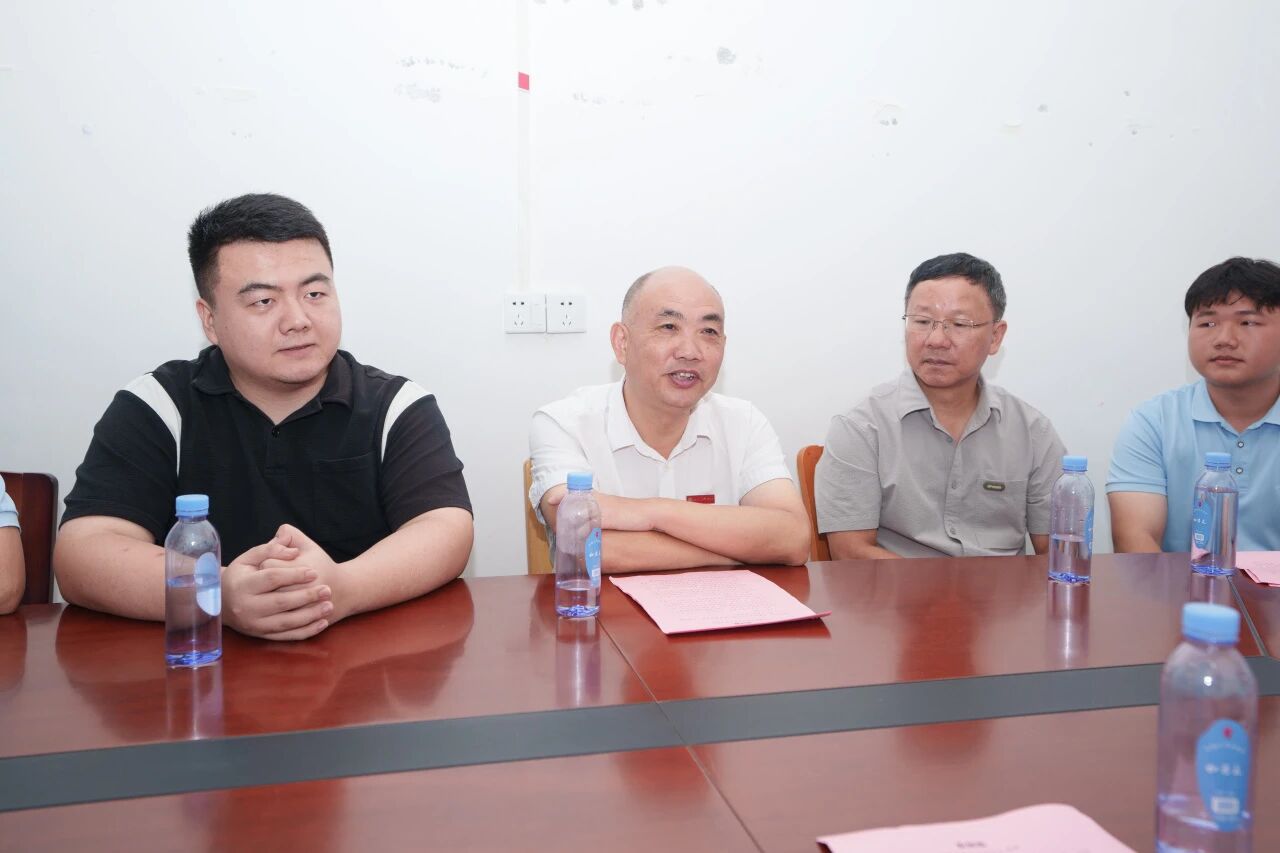 王德平一行走访慰问暑期“三下乡”社会实践团