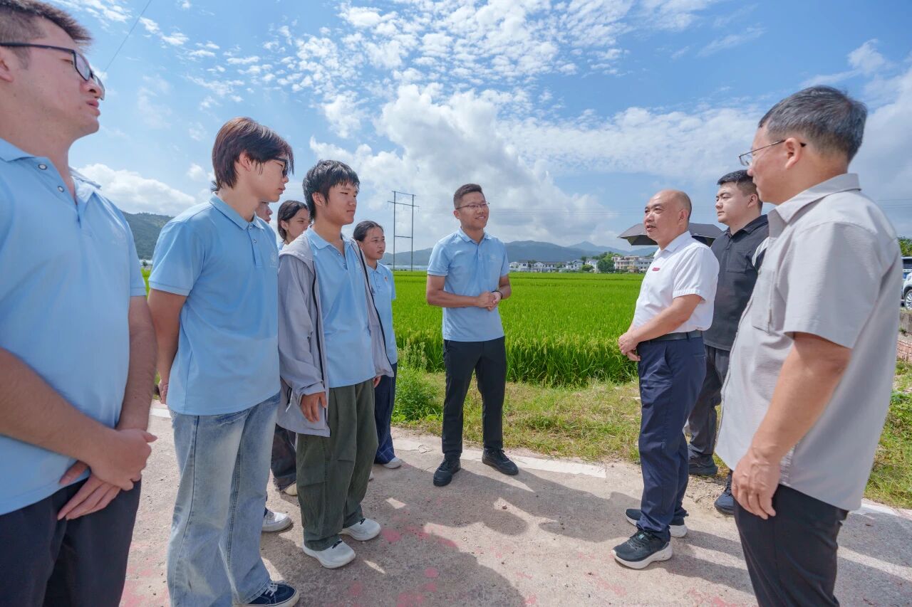 王德平一行走访慰问暑期“三下乡”社会实践团