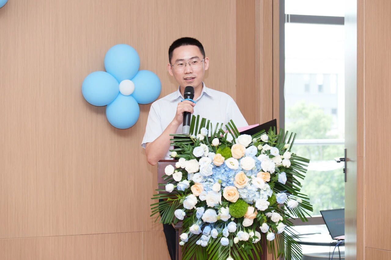 车间里的毕业典礼：我校2026 届毕业典礼乾照光电分会场温情落幕