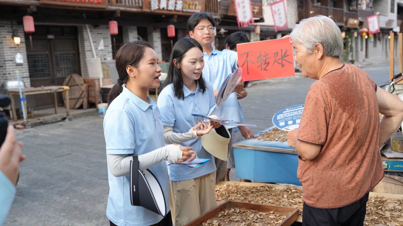青春向党践初心 红色法治润乡土——我校“薪赓红井・客创稀金”爱国主义教育团开展暑期“三下乡”社会实践活动