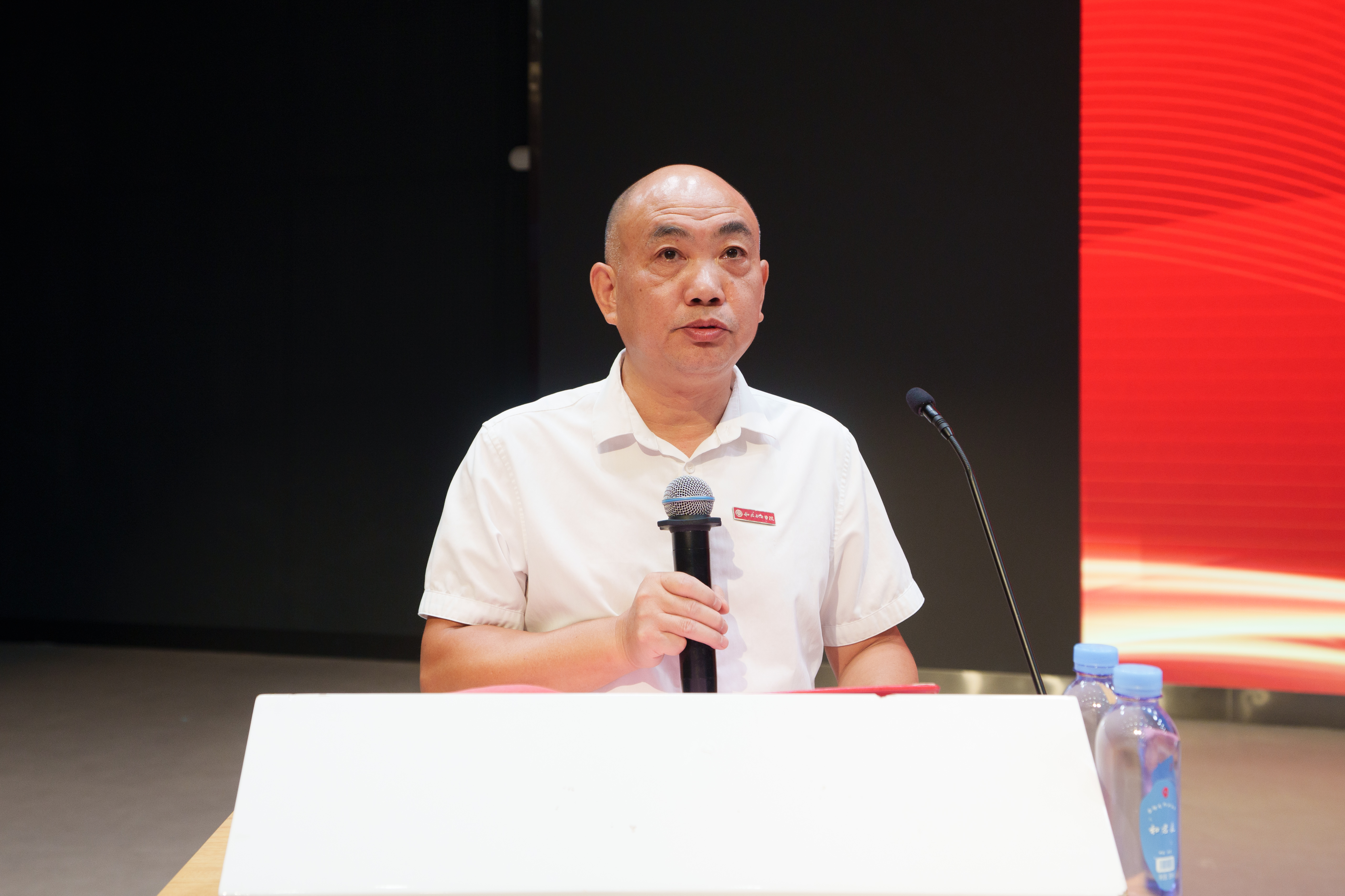 五年筑基 共创新局 ——我校召开新学期教职工大会暨教师节表彰大会