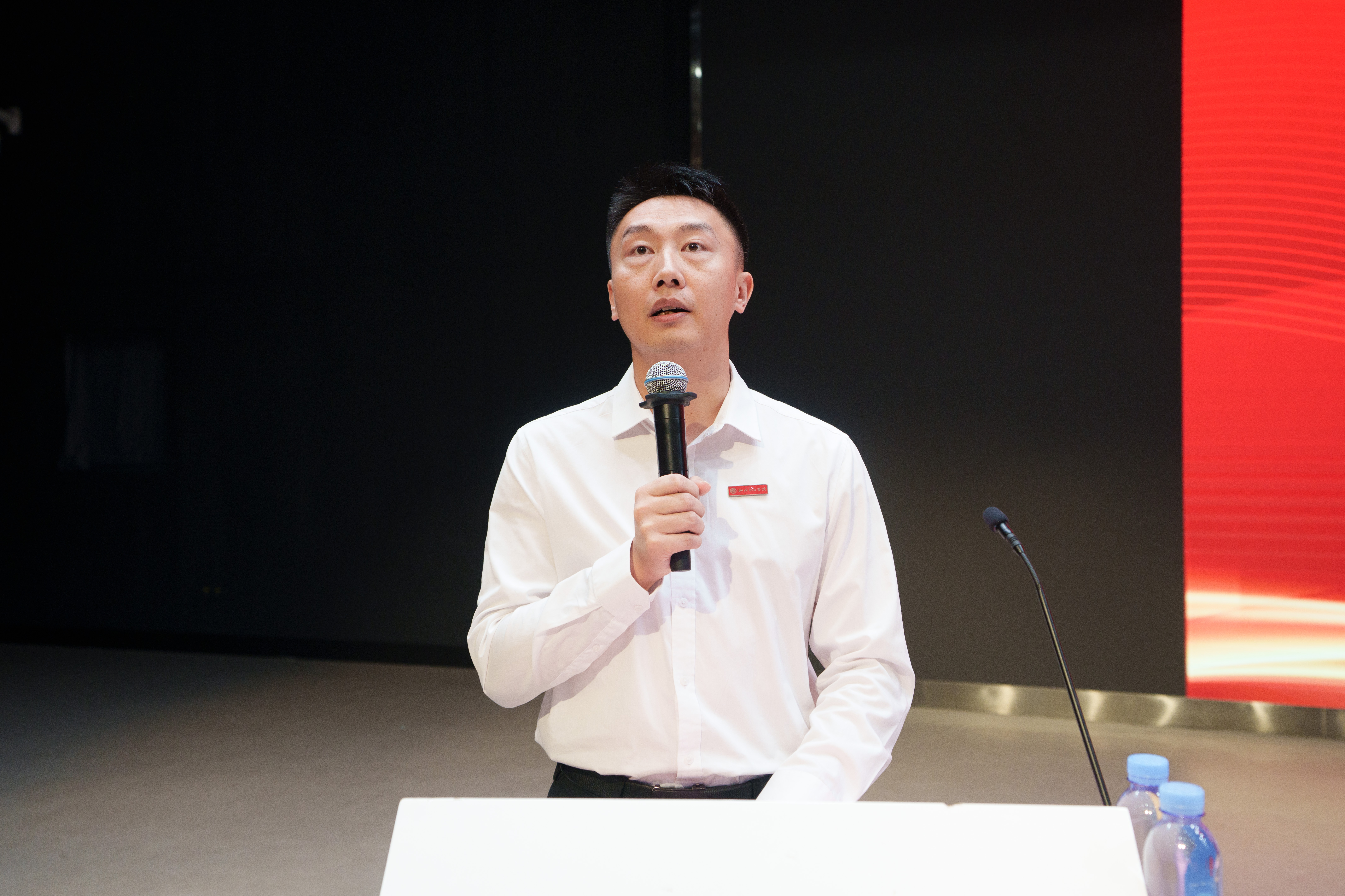 五年筑基 共创新局 ——我校召开新学期教职工大会暨教师节表彰大会