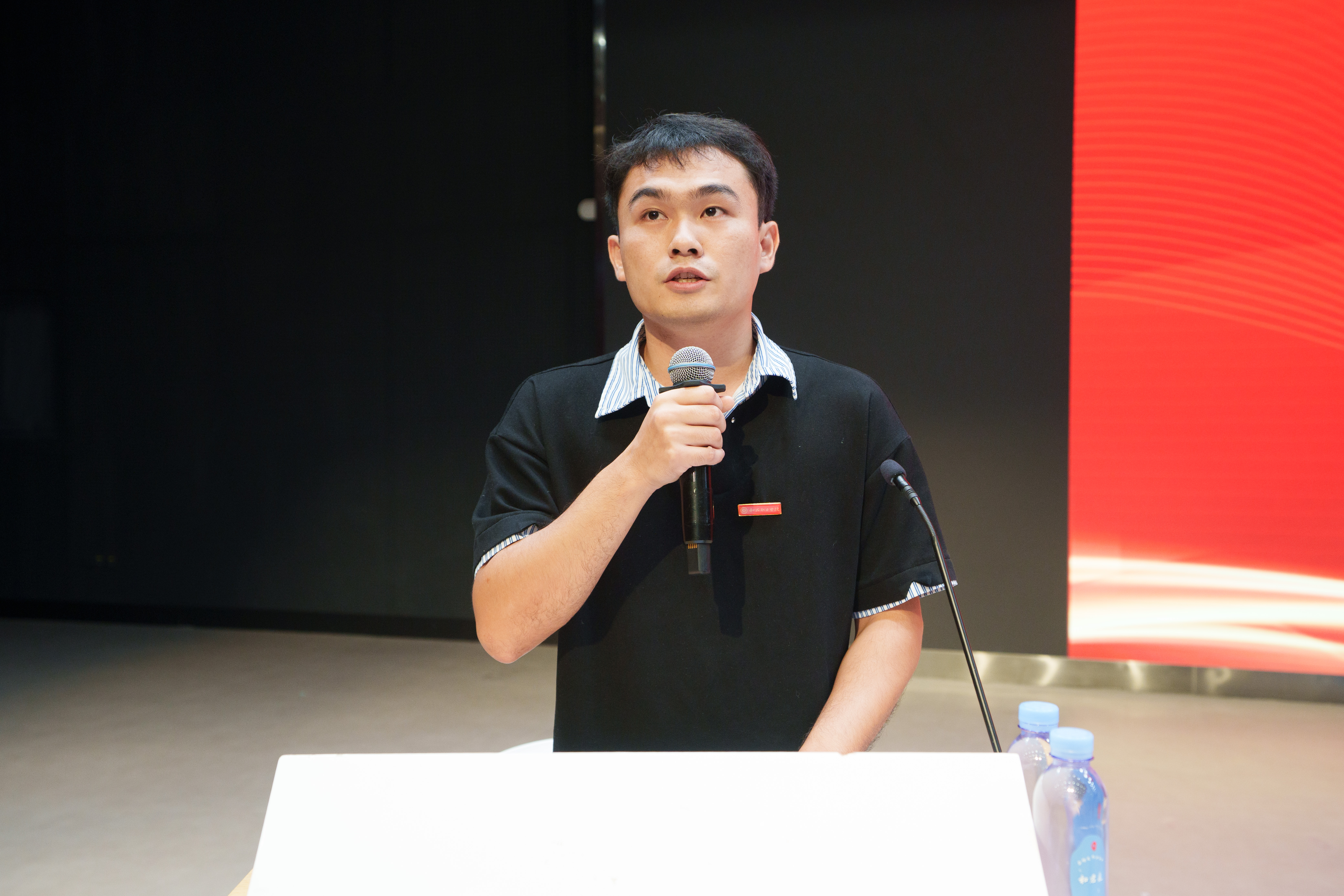 五年筑基 共创新局 ——我校召开新学期教职工大会暨教师节表彰大会