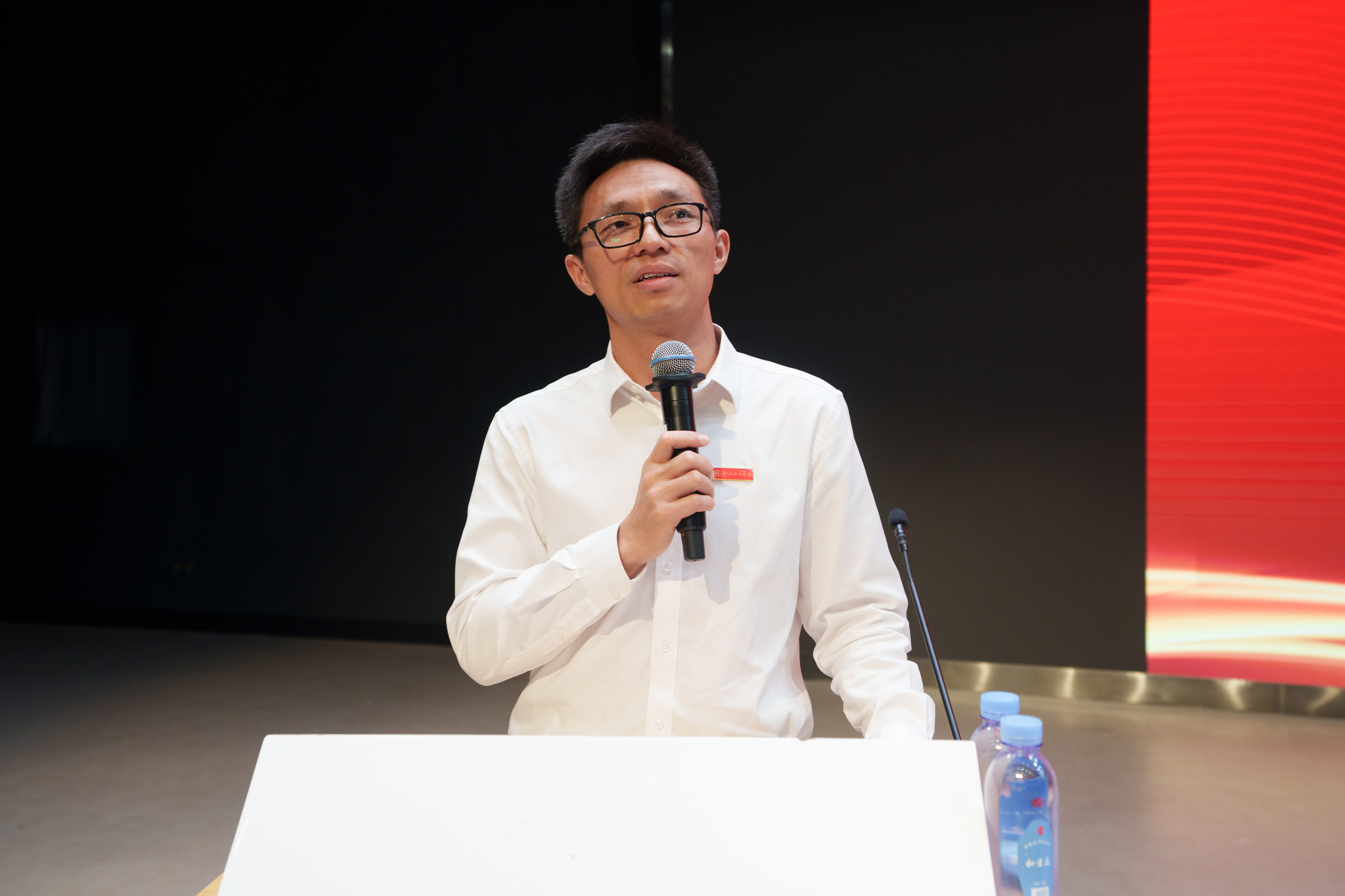 五年筑基 共创新局 ——我校召开新学期教职工大会暨教师节表彰大会