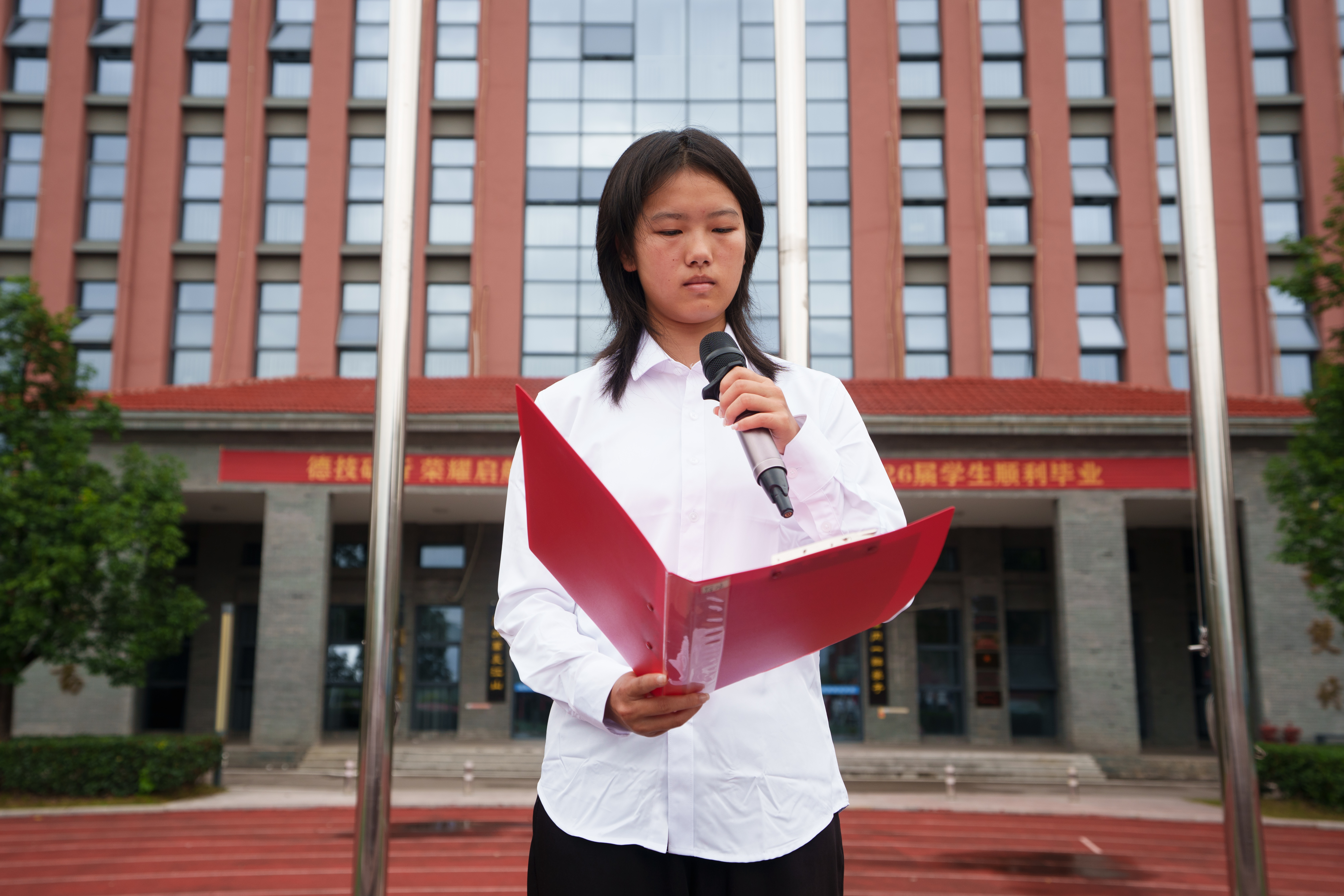 我校举行2026年秋季学期首次升旗仪式
