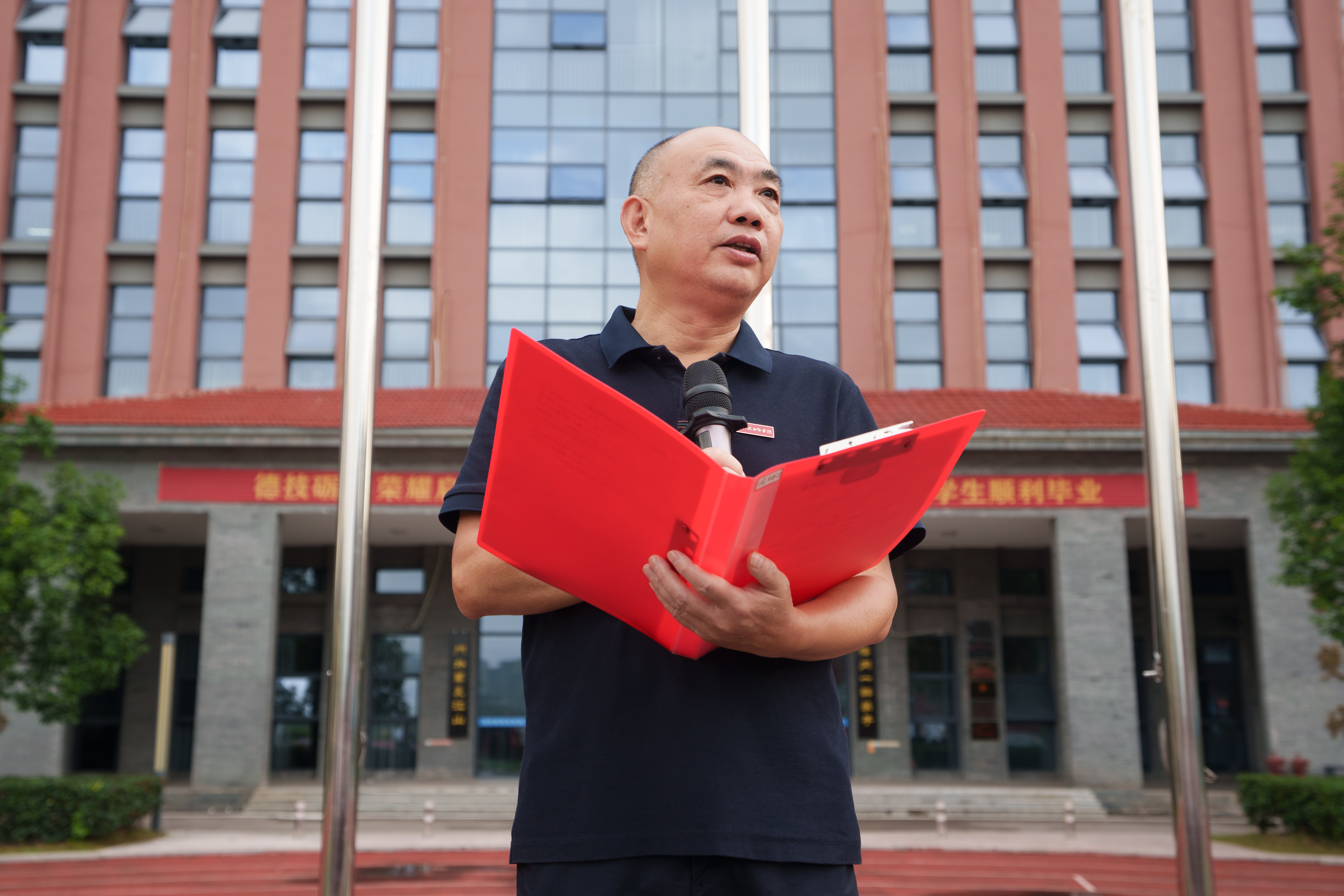 我校举行2026年秋季学期首次升旗仪式