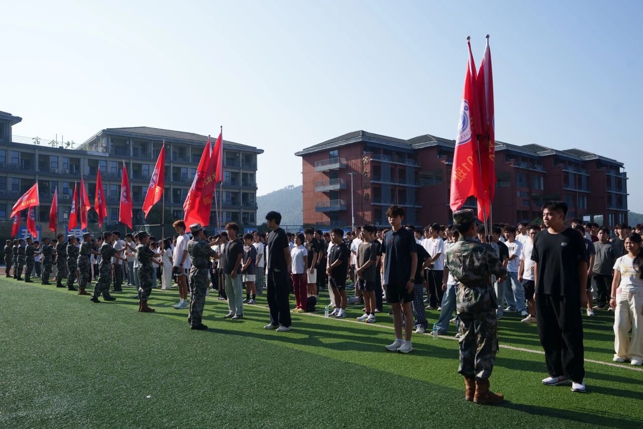 我校举行2026级新生入学教育开营仪式