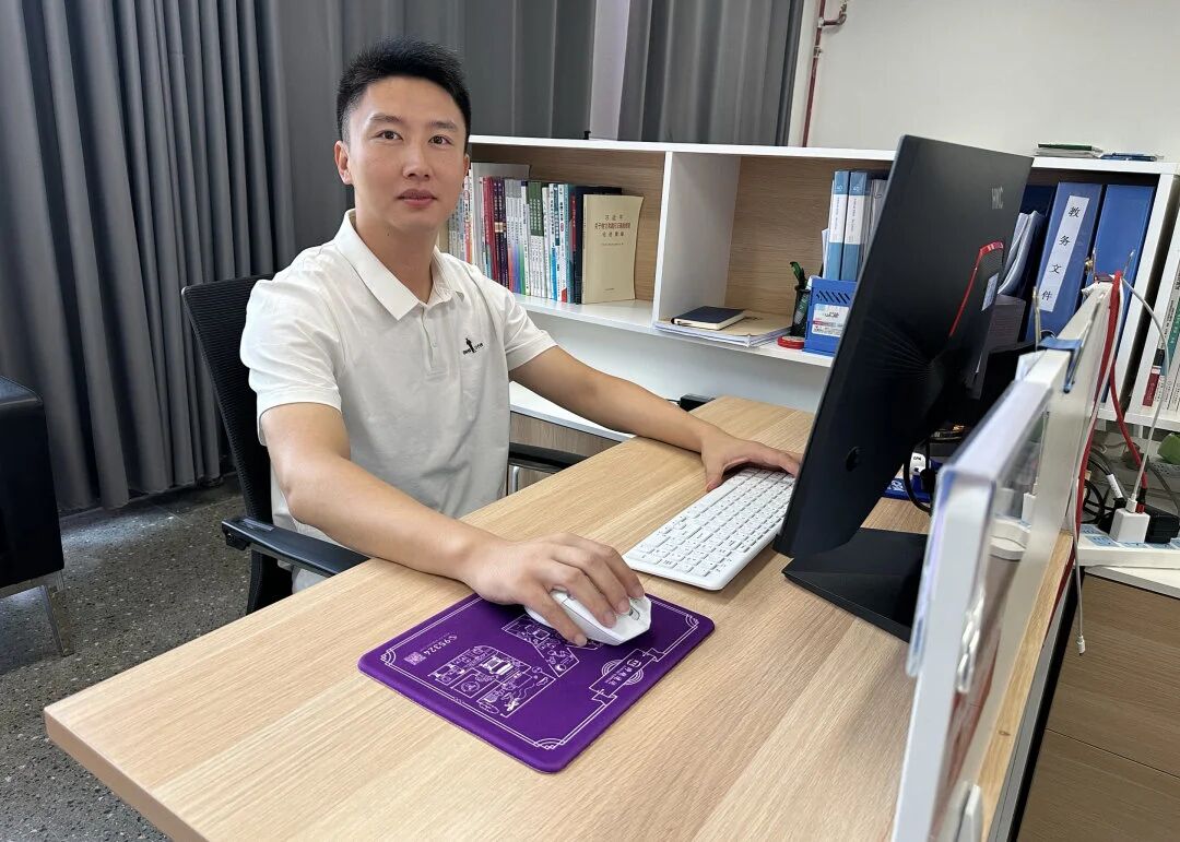 致敬第42个教师节 | 以荣誉致敬耕耘,以初心共赴新程