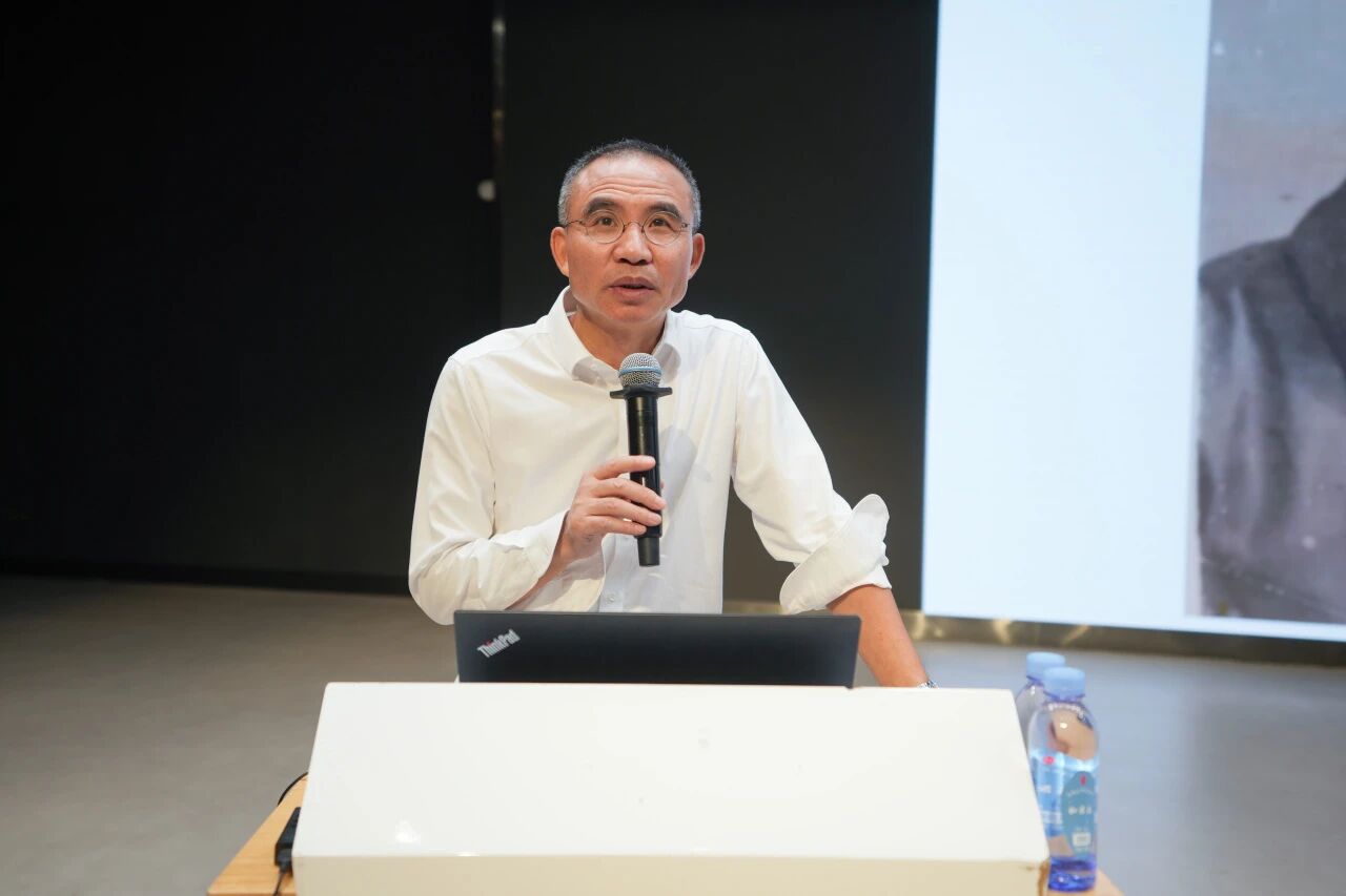 怎样读大学——学校创办人王明夫为2026级新生讲授“开学第一课”