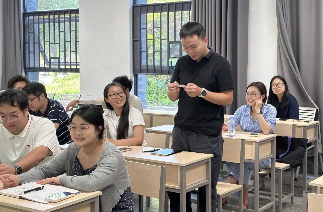 我校开展辅导员心理健康知识专题培训