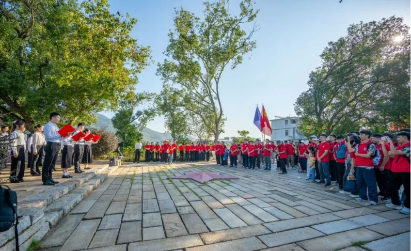 【赣州教育】长征再出发 红土育新人｜和君职业学院组织开展纪念长征胜利90周年徒步拉练