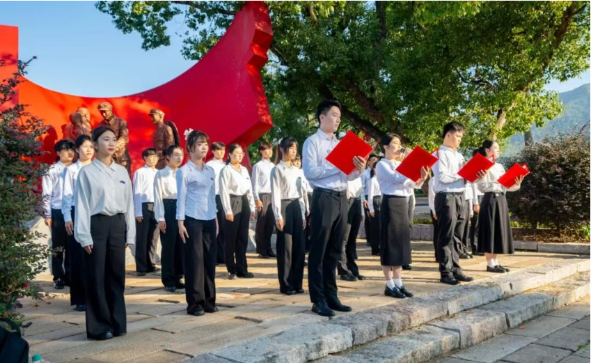 【赣州教育】长征再出发 红土育新人｜和君职业学院组织开展纪念长征胜利90周年徒步拉练