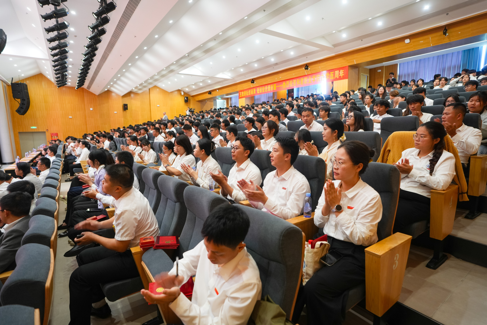 和君职业学院建校五周年纪念暨2026级开学典礼隆重举行
